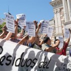 Ensenadenses frente a la Casa de Gobierno